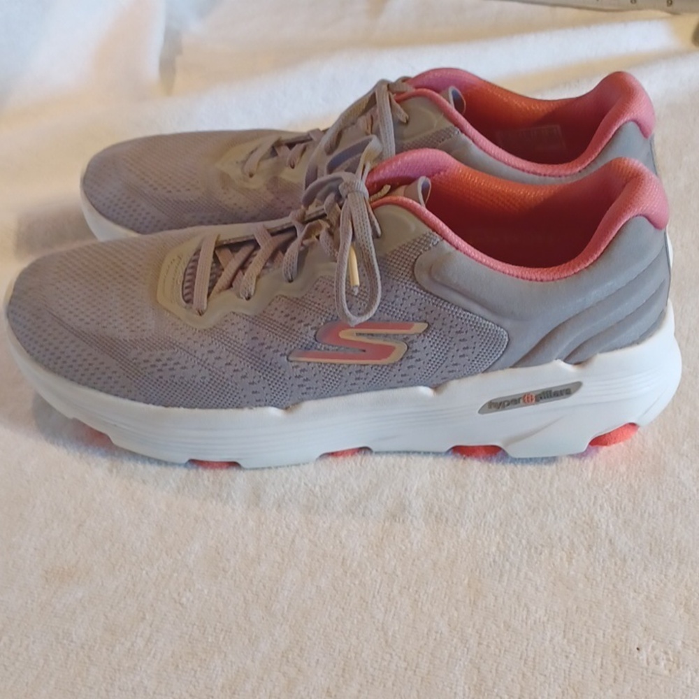 Skechers Women's Athletic Shoes in Gray and Pink Go Run Size 10 - Picture 3 of 5